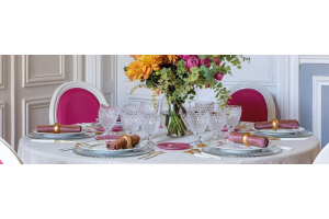 Réaliser une décoration de table autour de la couleur rose