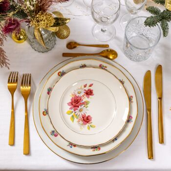 Fourchette de table dorée