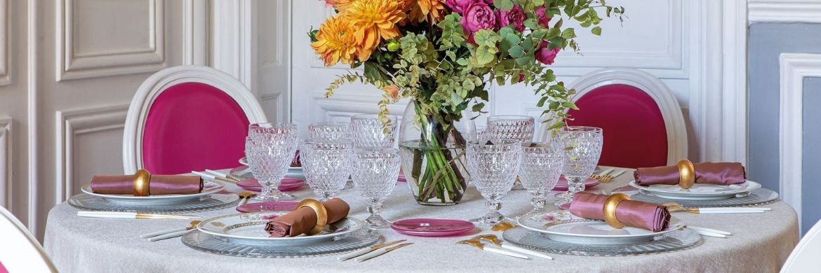 Réaliser une décoration de table autour de la couleur rose